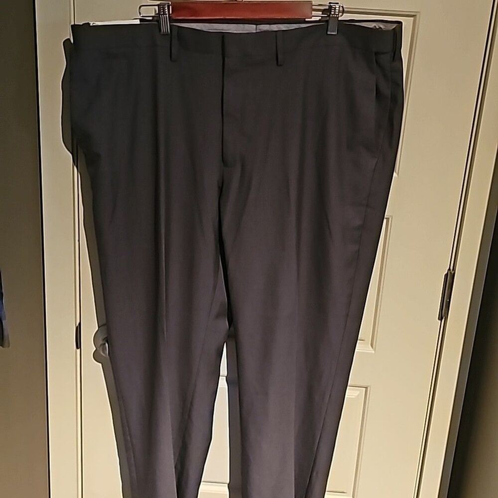 HAGGAR MEN'S CLASSIC FIT DRESS SLACKS SIZE 44W X 30L